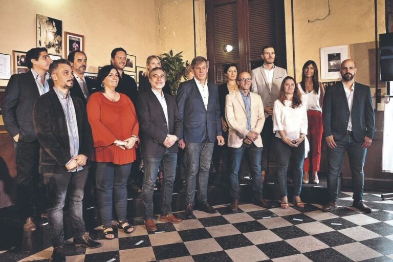 'Un equipo austero'. Una de las definiciones que utilizó Jatón al presentar a las 14 personas que lo acompañarán en el desafío de comandar la ciudad por los próximos cuatro años. Flavio Raina.