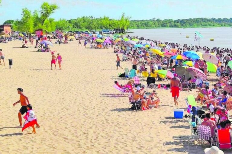 Las playas de Piedras Blancas son una de las principales alternativas turísticas en la costa del Paraná.
