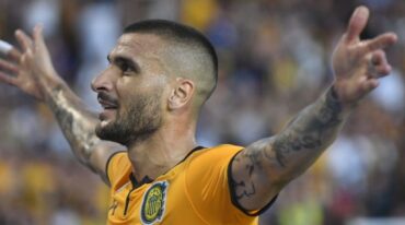 Sebastián Ribas festeja su gol