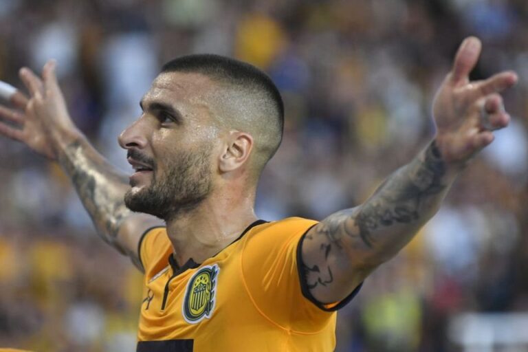 Sebastián Ribas festeja su gol