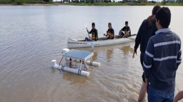 El drone aporta datos en tiempo real del nivel de contaminación del agua. Los estudiantes destacaron el alto nivel de sal que hay en la Laguna del Pescado. Gentileza