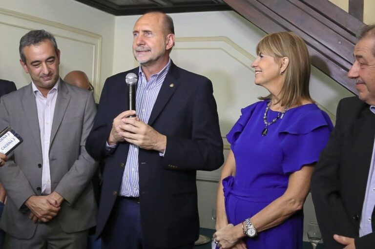 El gobernador estuvo acompañado por el intendente local