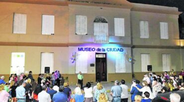El museo se encuentra a una cuadra de la plaza principal