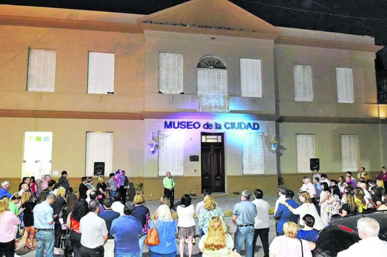 El museo se encuentra a una cuadra de la plaza principal