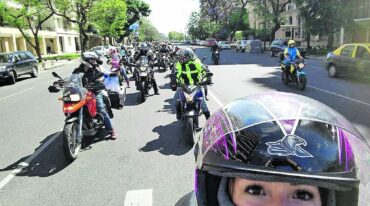 Las mujeres de todo el mundo ruedan por calles de distintos países para que el mercado motor las tenga en cuenta.