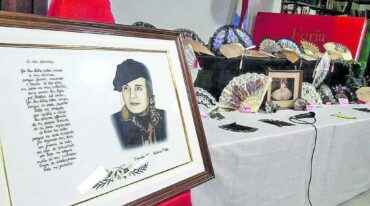 Cuadro con la imagen de la docente que ahora pertenece a la Escuela Normal 'Domingo Faustino Sarmiento' de Federación