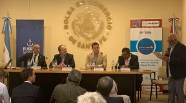 El encuentro fue abierto por autoridades de la Bolsa de Comercio (como entidad anfitriona)