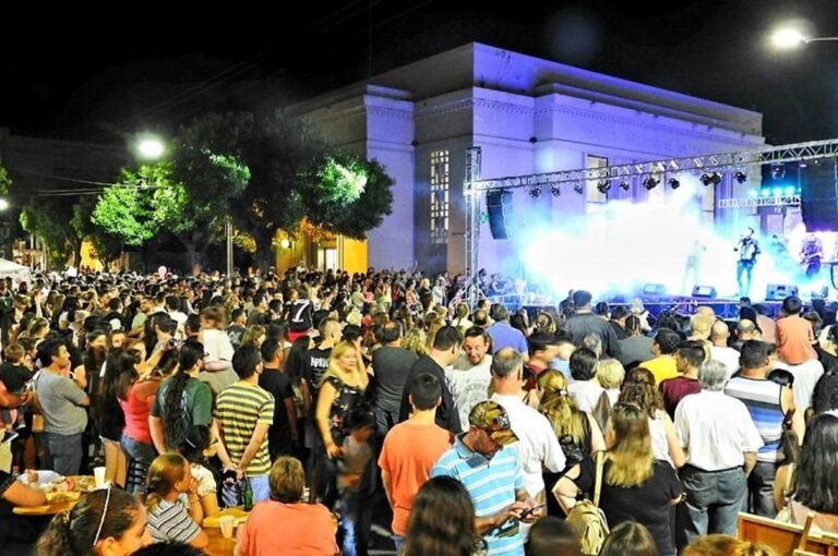 El evento fue organizado por el Centro Comercial Abierto Firmat. Gentileza: prensa Municipalidad de Firmat.