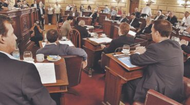 Cambio de roles. El peronismo -ahora en el gobierno- sube ingresos brutos a cerealeras 'para que aquellos sectores que pueden aportar más