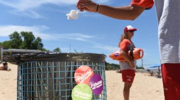 La campaña invita a la ciudadanía a volver a ser buenos vecinos al asumir pautas de convivencia y cuidado propio y de terceros en múltiples aspectos de la vida cotidiana. Gentileza: prensa Municipalidad de Rosario.