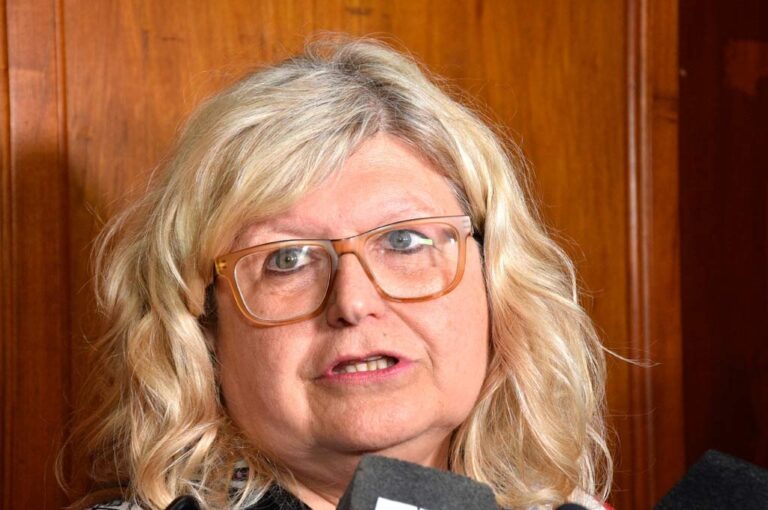 "Durante doce años titularizamos docentes porque tenemos la convicción de que hay dos beneficios: garantizar la estabilidad laboral