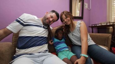 Se llama Zeca González Castillo y tiene 4 años recién cumplidos. Pasó la mitad de su vida en África. Mauricio Garín.