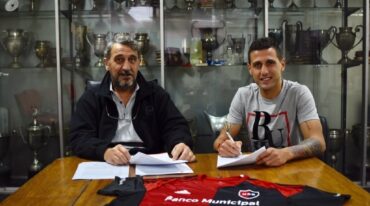 ¿Con otra rojinegra? Bruno Bianchi cuando hace dos temporadas fue adquirido por Newell's Old Boys