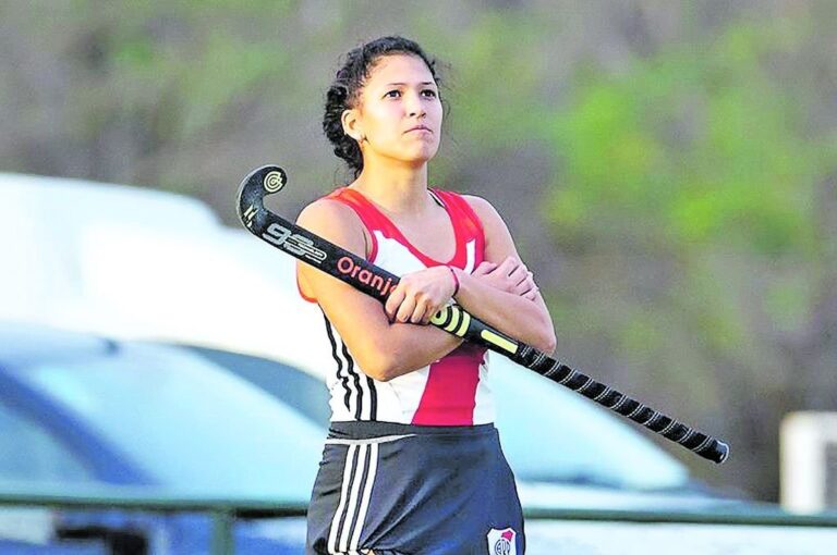 Eugenia Ramírez estuvo en su ciudad y dio una clínica de hockey sobre césped.