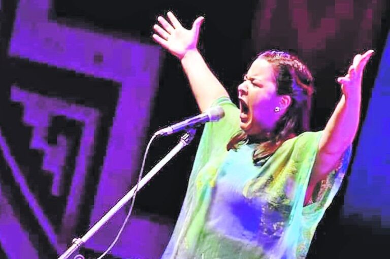La chajariense Mariana Viana cantó en el pre Cosquín.