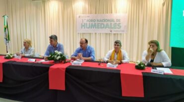Autoridades abrieron el foro ante un importante marco de público. Gentileza: prensa Municipalidad de Villa Ocampo.