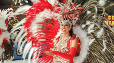 Sofía Sardú de Areosamba fue la encargada de abrir esta nueva edición del Carnaval Verense. Mirador Provincial.