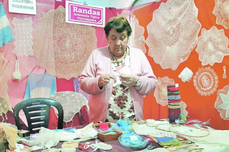 Rosa Pedraza difunde en todo el país la artesanía típica de la Randa tucumana