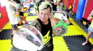 Alejandro Pereyra posa con su cinturón para la cámara de Mirador Entre Ríos. Gustavo Cabral