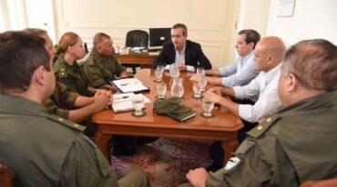 Javkin mantuvo el viernes una reunión con jefes de Gendarmería. Gentileza: prensa Municipalidad de Rosario.