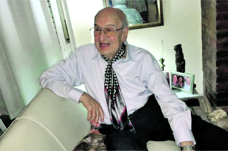 Un libro abierto era Alarcón Muñiz