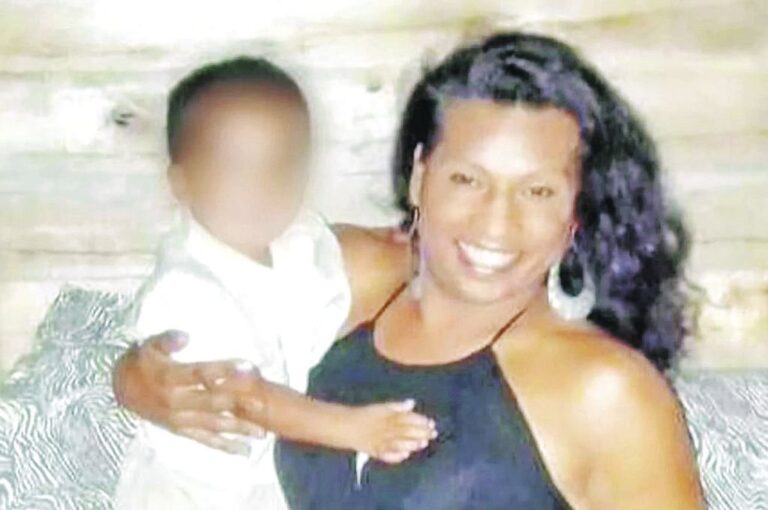 Roxana junto a su hijo Mateo