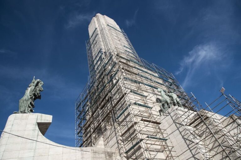 Perotti destacó el valor de recuperar a pleno el monumento 'para todos los argentinos'.  Archivo El Litoral