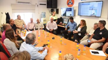 Todas las partes involucradas. Se busca generar un protocolo de actuación para los incendios en zonas de islas. Gentileza: prensa Municipalidad de Rosario.