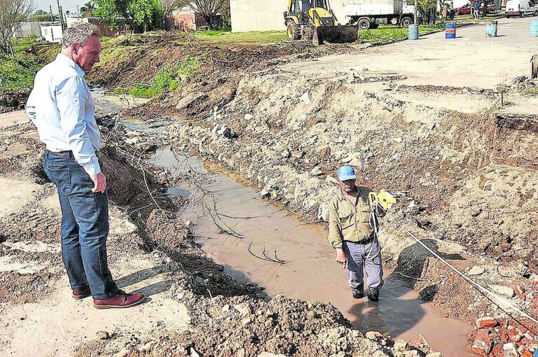 "Estos trabajos completan el desarrollo de obras pluviales que ya realizamos desde el municipio en el barrio Azul"