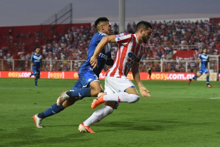 Los rojiblancos sumaron su décima caída en el certamen. Manuel Fabatía.