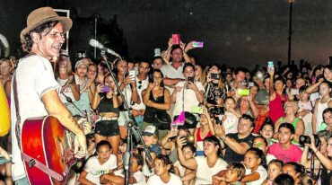 Coti se presentó en Concordia cerca de la gente