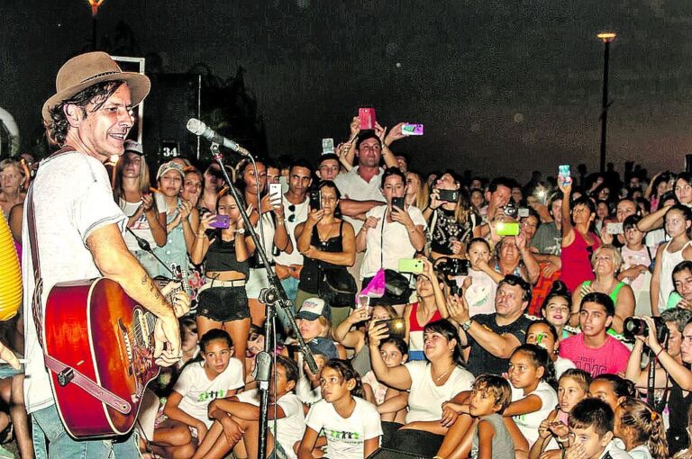 Coti se presentó en Concordia cerca de la gente