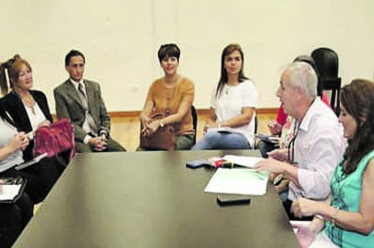 En Villaguay se firmó un convenio de colaboración para lograr la participación de los alumnos en el cuidado del ambiente.