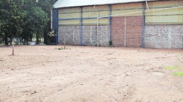 Cultural comenzó la construcción de la primera cancha de pádel de blindex en Crespo.