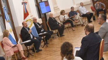 Perotti con las máximas autoridades legislativas ayer en Casa de Gobierno. Gentileza: prensa Gobierno de Santa Fe.