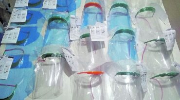 Con impresoras 3D se confeccionaron viseras que son utilizadas por personal de salud y del Ejército como prevención del Covid-19.