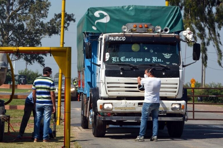 La medida del Municipio pretende que el virus no circule para intentar reactivar la vida comercial fronteras adentro de la localidad. Mirador Provincial.