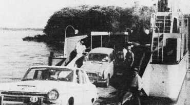 La auto-balsa funcionó por más de 10 años como medio de transporte entre las ciudades costeras de Colón y Paysandú. Con la inauguración del Puente Internacional Artigas en el año 1975