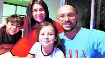 En familia. Es como transcurre el día a día Renzo Vera en Mendoza