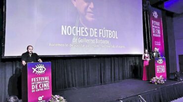 Barbarov y un momento único: su premiación en el Festival Internacional de Cine.