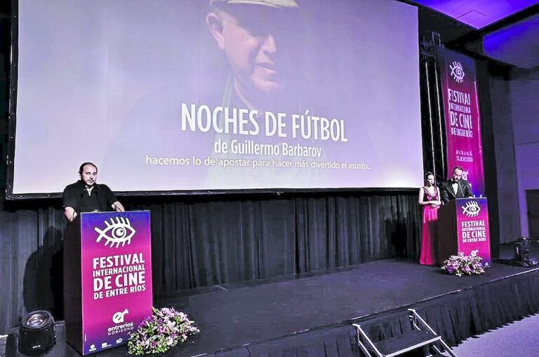 Barbarov y un momento único: su premiación en el Festival Internacional de Cine.