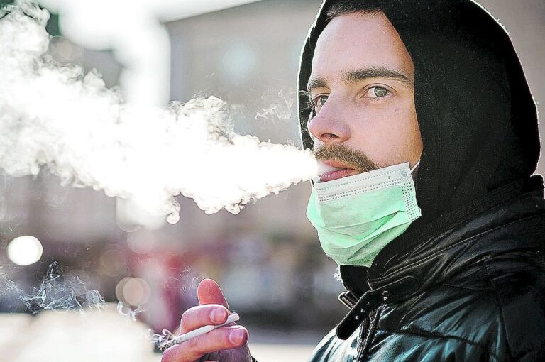 El consumo de alcohol y cigarrillo ha aumentado durante el confinamiento.