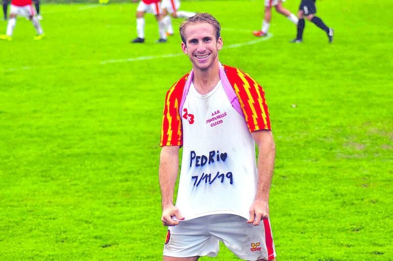 Pablo celebrando uno de sus tantos en el Fontanella Calcio