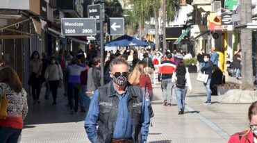 Mucha gente circulando en la Peatonal San Martín
