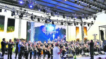 La Banda dijo presente en el imponente escenario Carlos Santa María del Festival Nacional de Jineteada y Folclore de Diamante. Facebook Festival Nacional de Jineteada y Folclore de Diamante