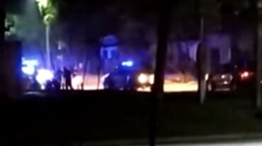 Vecinos del barrio 9 de Julio parecen estar en pie de guerra contra la policía. Capturas de video.