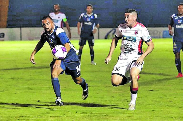 Facundo Zabala se ganó un puesto rápidamente dentro de once inicial de la Liga Deportiva Alajuelense