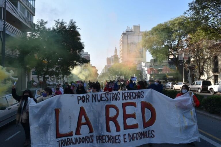 Los trabajadores marcharon por Pellegrini hacia Tribunales. Gentileza.