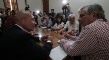 Bajo protocolo de pandemia: los sectores sindicales y las autoridades volverán a estar cara a cara -¿codo a codo?- en los próximos días. Archivo/Mauricio Garín.