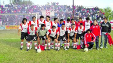 El plantel de Colegiales de Concordia que logró el ascenso en 2017.
